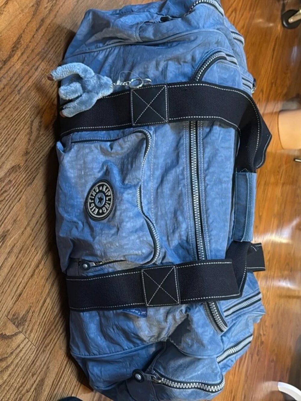 Kipling Weekender/Duffle - Picture 2 of 11